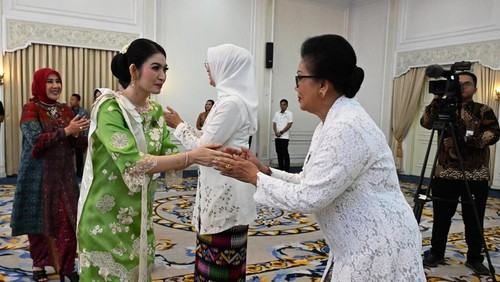 Istri Gubernur Bali Wayan Koster, Ni Luh Putu Putri Suastini, dilantik sebagai Ketua Dekranasda Bali di Auditorium Istana Wapres, Jakarta,  Senin (3/3/2025). (Dok. Pemprov Bali)