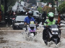 Jalan Puri Mutiara Raya Jaksel Tergenang, Lalin Macet