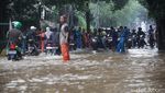 Jalan Puri Mutiara Raya Jaksel Tergenang, Lalin Macet
