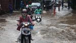 Jalan Puri Mutiara Raya Jaksel Tergenang, Lalin Macet