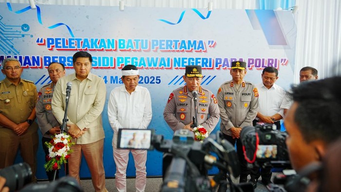 Kapolri Jenderal Listyo Sigit Prabowo meresmikan ground breaking serentak program perumahan subsidi bagi anggota Polri dan pegawai negeri sipil Polri. (Dok istimewa).