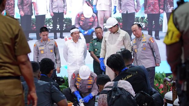 Kapolri Jenderal Listyo Sigit Prabowo pimpin groundbreaking serentak rumah subsidi untuk personel Polri dan PNPP di Karawang, Jabar, Selasa (4/3/2025).