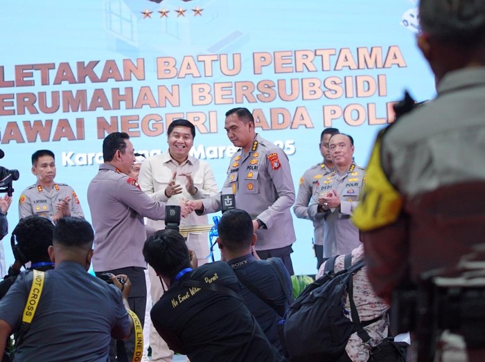 Kapolri Jenderal Listyo Sigit Prabowo pimpin groundbreaking serentak rumah subsidi untuk personel Polri dan PNPP di Karawang, Jabar, Selasa (4/3/2025).