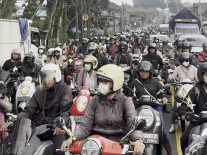 Kemacetan di dekat perbatasan Tabanan-Badung, Selasa (4/3/2025). (Tangkapan layar)