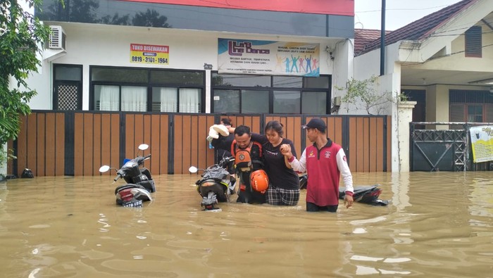 Kemensos Bantu Korban Banjir Jakarta, Bogor & Bekasi