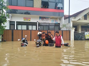 Kemensos Gelontorkan Rp 2,098 M Bantu Korban Banjir Jakarta-Bekasi