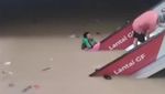 Bak Air Bah! Detik-detik Air Banjir Terjang Mega Mal Bekasi