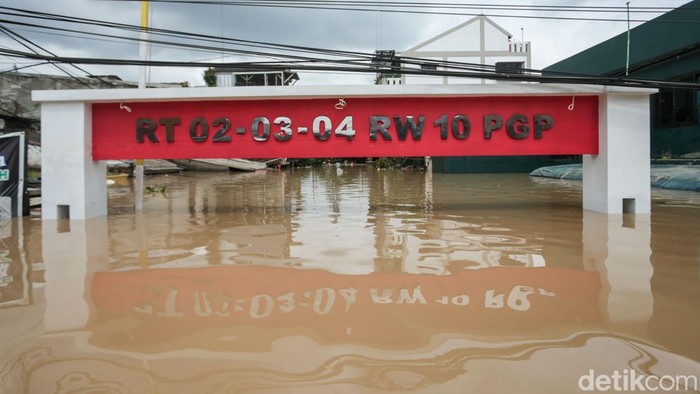 Kondisi Terkini Banjir di PGP Bekasi, Warga Menunggu Dievakuasi Begini kondisi terkini Perumahan Pondok Gede Permai, Jatiasih, Bekasi, Selasa (4/3/2025).