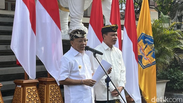 Konferensi pers Gubernur Bali Wayan Koster d Rumah Jabatan Gubernur Bali Jayasabha, Selasa (4/3/2025).
