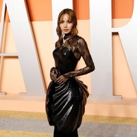 Lisa BLACKPINK memukau dalam gelaran Oscar 2025. Tak hanya hadir di karpet merah, idol KPop tersebut tampil membawakan tribute film James Bond lewat lagu Live and Let Die. Setelah itu, Lisa juga hadir dalam after party. Foto: Getty Images