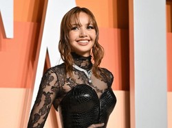 Gaya Lisa BLACKPINK di After Party Oscar 2025, Menggoda Pakai Gaun Korset