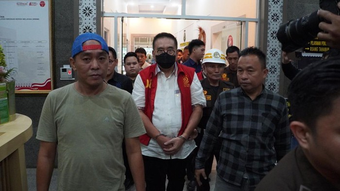 Mantan Bupati Musi Rawas periode 2005-2015 inisial RM digiring ke Rutan Pakjo Palembang