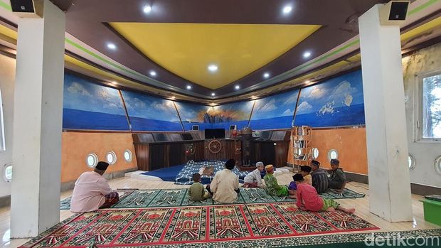 Masjid Ar Rahman di Dusun Belor, Desa Kembangbelor, Pacet, Mojokerto.
