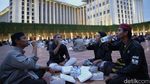 Masjid Istiqlal Bagikan Nasi Kotak-Le Minerale ke Ribuan Jemaah Bukber