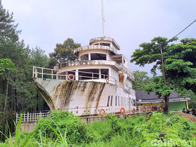 Melihat Masjid Berarsitektur Kapal Pesiar di Mojokerto