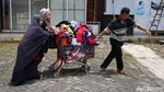 Mega Mall Bekasi Kebanjiran, Pedagang Berjuang Selamatkan Barang Dagangan
