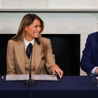 Meski biasanya memilih untuk menjauh dari sorotan publik, Melania telah lama aktif dalam isu sosial, termasuk saat berbicara tentang sistem pengasuhan anak di Kongres selama masa jabatan suaminya sebelumnya. Setelah kemenangan Donald Trump dalam pemilu 2024, dia kembali menghidupkan inisiatif Be Best, sebuah program yang berfokus pada pencegahan cyberbullying serta kesejahteraan generasi muda. Foto: Kayla Bartkowski/Getty Images