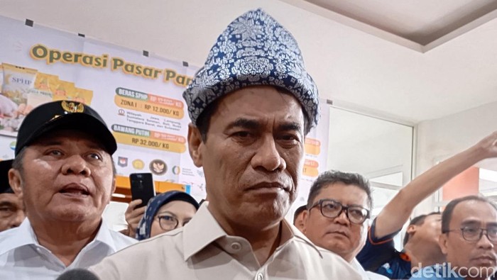 Mentan Andi Amran kawal operasi pasar di Kantor Pos Palembang