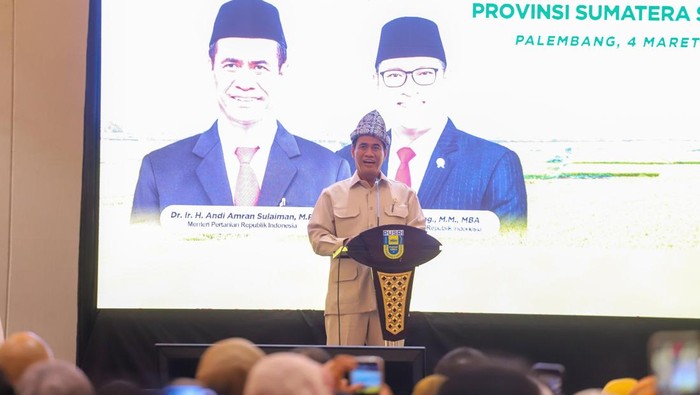Mentan RI Andi Amran saat menghadiri Rapat Koordinasi Luas Tambah Tanam dan Penyerapan Gabah di Gedung Pusri Palembang.