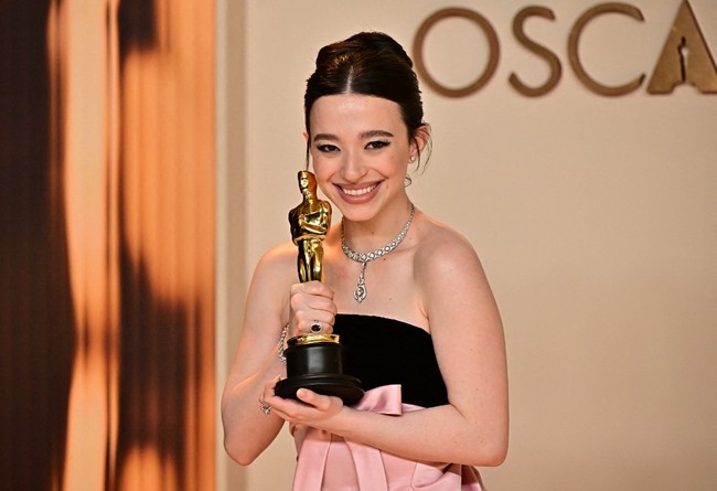 Mikey merupakan pemain film Amerika Serikat yang memenangkan Oscar awal tahun ini lewat perannya dalam film ‘Anora’. Wanita itu menjadi salah satu aktris termuda yang mendapatkan Oscar pertama di usia 26 tahun sebagai pemeran utama terbaik. Foto: AFP/FREDERIC J. BROWN