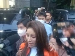 Nikita Mirzani Dicecar 109 Pertanyaan Sebelum Akhirnya Ditahan
