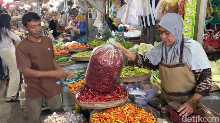 pedagang cabai di trenggalek