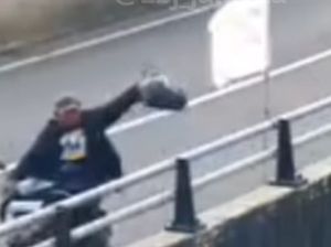 Video: Teror Pemotor Lempar Kresek Isi Tinja ke Pedagang di Asemka