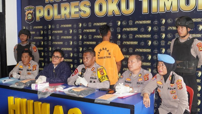 Pemubunuh Agus Cik saat dihadirkan di Polres OKU Timur