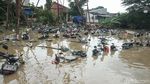 Penampakan Motor Warga Terendam Banjir di Bekasi