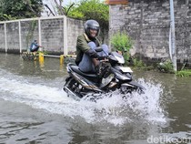 Banjir Belum Surut, Jalan Boboh dan Morowudi Gresik Ditutup Sementara