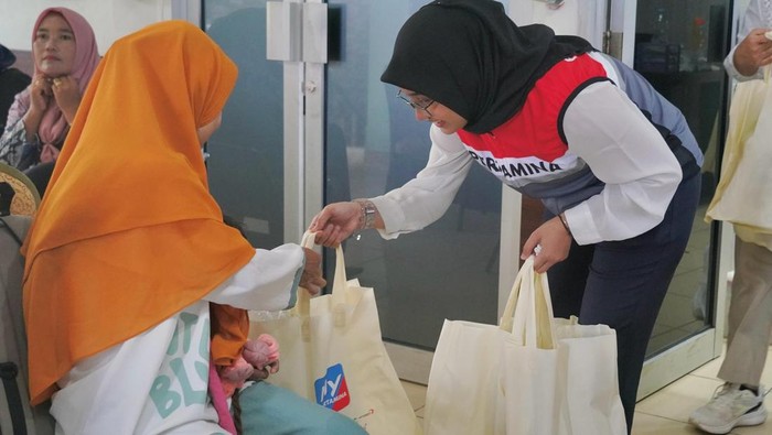 Pertamina salurkan paket PMT untuk cegah stunting di Palembang.