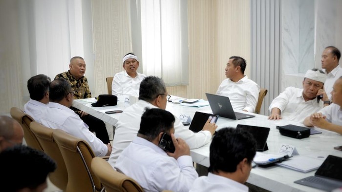 Pertemuan Menhub Dudy Purwagandhi dan Gubernur Jabar Dedi Mulyadi
