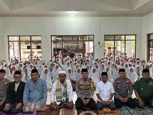 Kebersamaan Ramadan, Kapolres Ajak Santri Pondok Al Iman Ponorogo Bukber