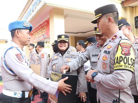 Polresta Bogor Kota berbagi takjil gratis