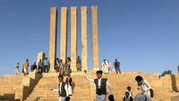 Terletak sekitar 600 meter di sebelah barat Kuil Awam, tempat ini dikaitkan dengan Ratu Balqis, Ratu Sheba, yang disebutkan dalam Alkitab dan Al-Quran. Meskipun para peneliti tidak sepakat tentang tanah air Ratu Balqis, sambil mengklaim bahwa dia adalah orang Mesir, Ethiopia, atau bahkan Suriah, bukti kuat menunjukkan keberadaannya di Yaman tempat para arkeolog menemukan patung-patung wanita di Kuil Barran.