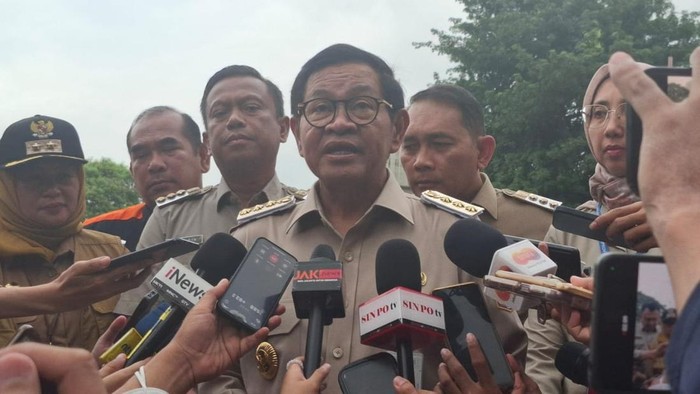 Pramono Anung di Pintu Air Manggarai, Jakarta Selatan, Selasa (4/3/2025).