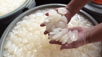 Pesanan dari 1 kuintal per hari menjadi 4 kuintal per hari dan harganya juga naik dari Rp10.000 per kilogram menjadi Rp12.000 per kilogram.