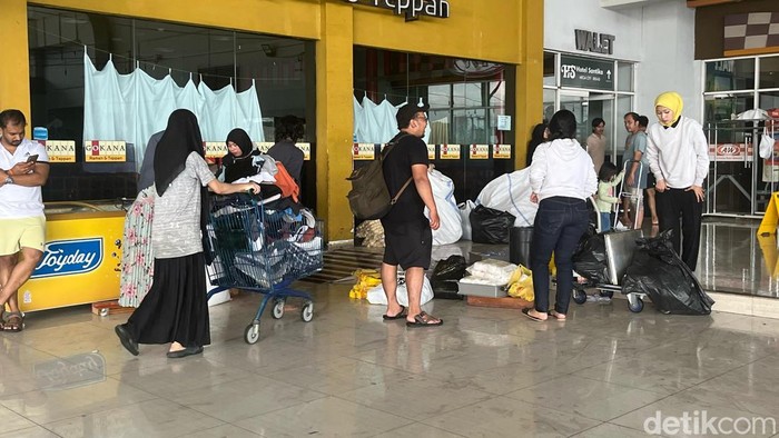 Ratusan kios di lantas dasar gedung menjadi bagian paling terdampak. (Rumondang/detikcom)