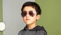 Andhika bersyukur karena bisa banyak menghabiskan waktu bersama Saka. Bersyukur karena waktu cepat berlalu, anak makin dewasa, terus di satu sisi bersyukurnya Saka gak melewatkan banyak momen kayak kakak-kakaknya sendirian karena kesibukan. Merasa kehadiran lebih banyak untuk anak, ungkap Andhika Pratama. Foto: Instagram: @ussypratama
