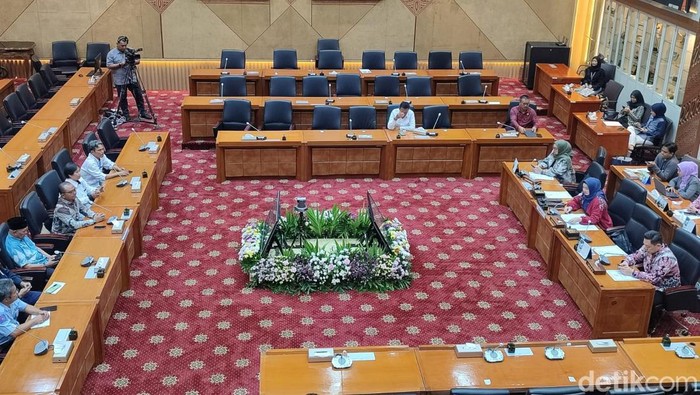 Serikat Pekerja Sritex Curhat ke DPR, Minta Gaji-Pesangon Segera Cair