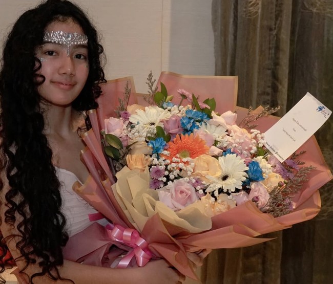 Banyak netizen yang juga menyebut jika Leticia semakin besar semakin cantik dengan rambut panjang kriwilnya. Beautiful like mama, Happy Birthday Leticia! komentar salah seorang netizen. HBD Leticia cantik....Gbu , tambah netizen lain. Foto: Instagram/@itssheilamj