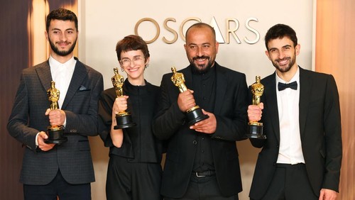 Basel Adra, Rachel Szor, Hamdan Ballal and Yuval Abraham pose with the Oscar for Best Documentary Feature Film for 