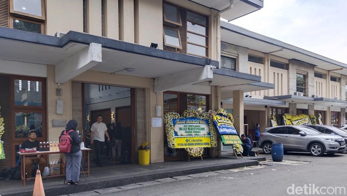 Suasana Rumah Duka Nana Rohana, tempat Lilie Wijayanti, salah seorang pendaki yang meninggal dunia di Puncak Carstensz, Papua Tengah