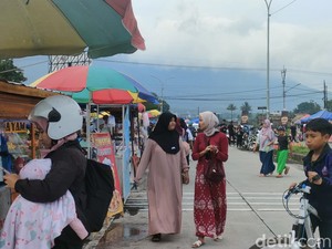 Mengais Rezeki di Jalan Ibrahim Adjie, Tempat Berburu Takjil di Garut