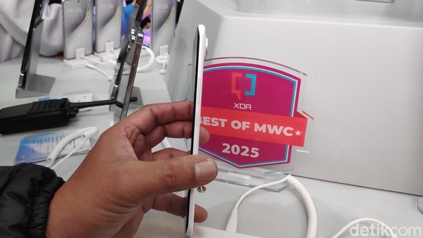 Ponsel Super Tipis Tecno Spark Slim Membetot Perhatian