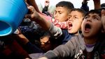 Teriakan Anak-anak Gaza Berebut Makanan untuk Buka Puasa