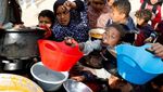 Teriakan Anak-anak Gaza Berebut Makanan untuk Buka Puasa