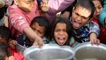 Teriakan Anak-anak Gaza Berebut Makanan untuk Buka Puasa