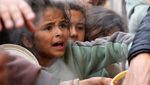 Teriakan Anak-anak Gaza Berebut Makanan untuk Buka Puasa