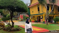 Foto di sekitar anjungan Riau.